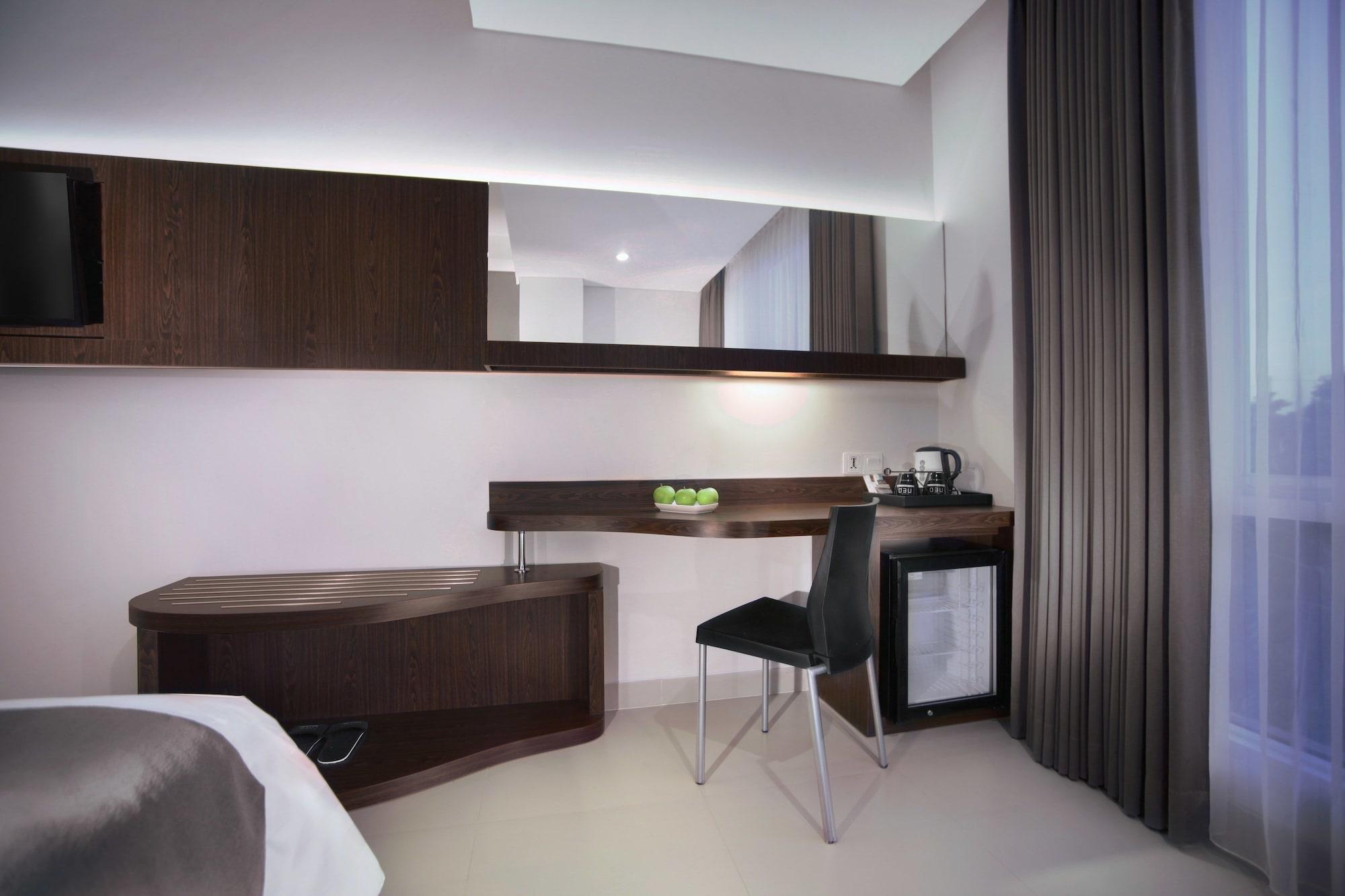 Neo Denpasar By Aston Hotel Exterior photo