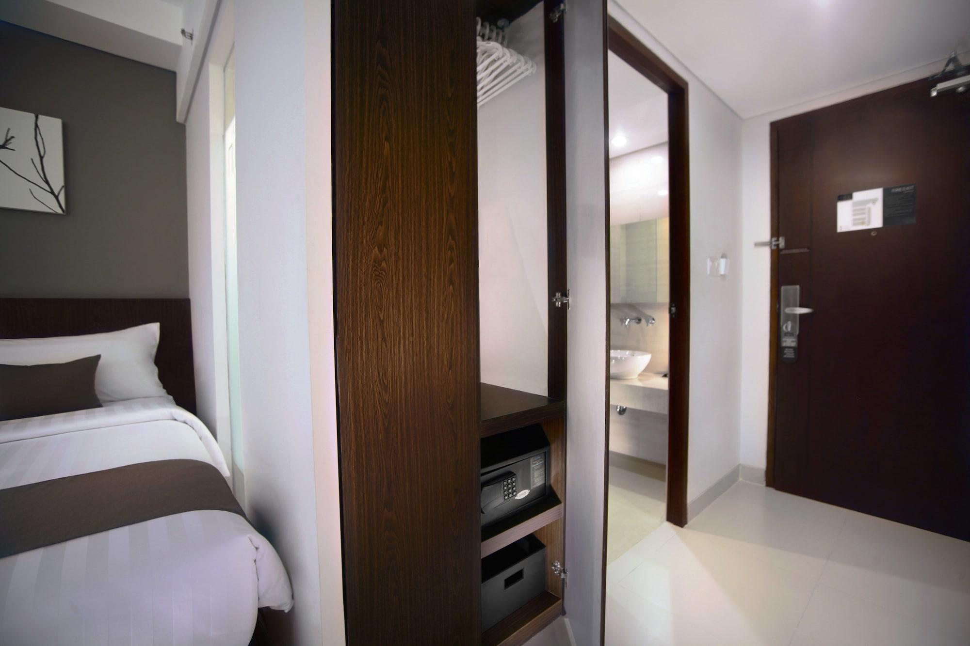 Neo Denpasar By Aston Hotel Exterior photo