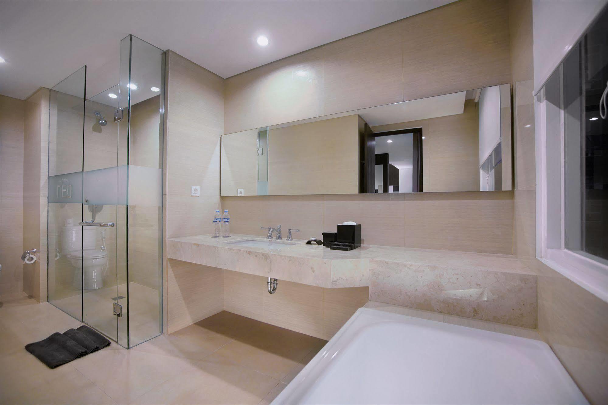 Neo Denpasar By Aston Hotel Exterior photo